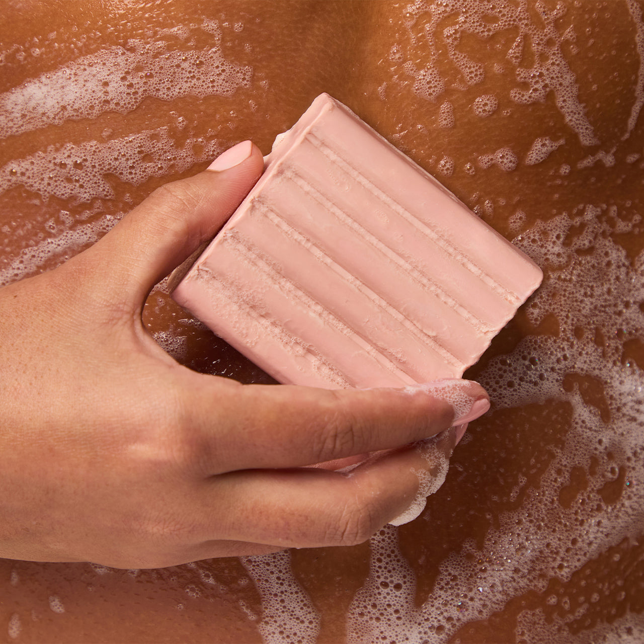 69179-MoisturizingTartCherrySolidBodyWash-SeasonalCollection-Cherry-Model-2-1280x1280px