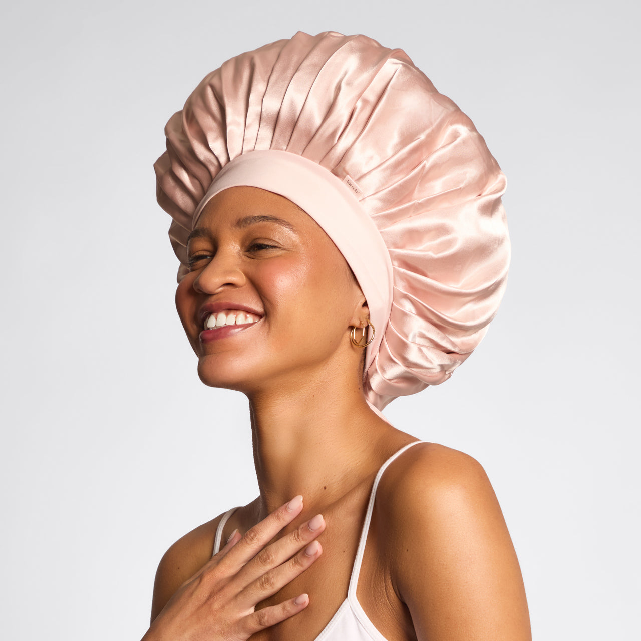 69919-AdjustableOversizedSatinBonnet-Sleep-Blush-Model-1-1280x1280px
