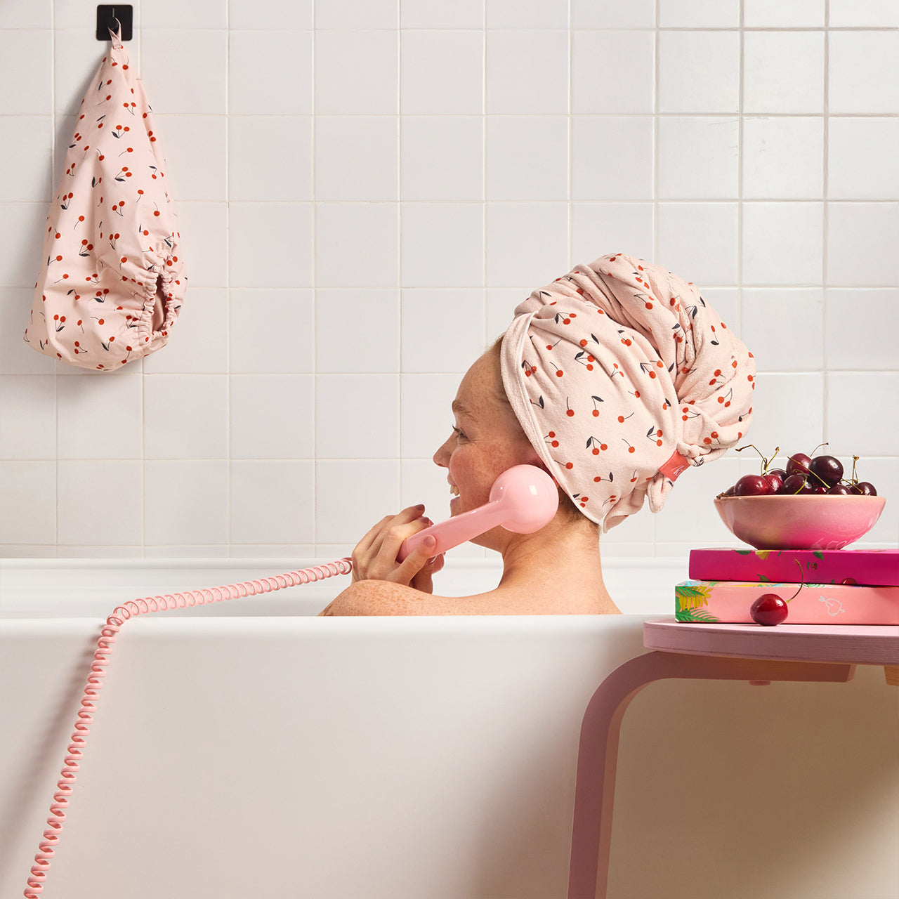 69964-69957-XLHairTowelWrap-SatinLinedFlexiShowerCap-SeasonalCollection-CherryPrint-Model-1280x1280px_1