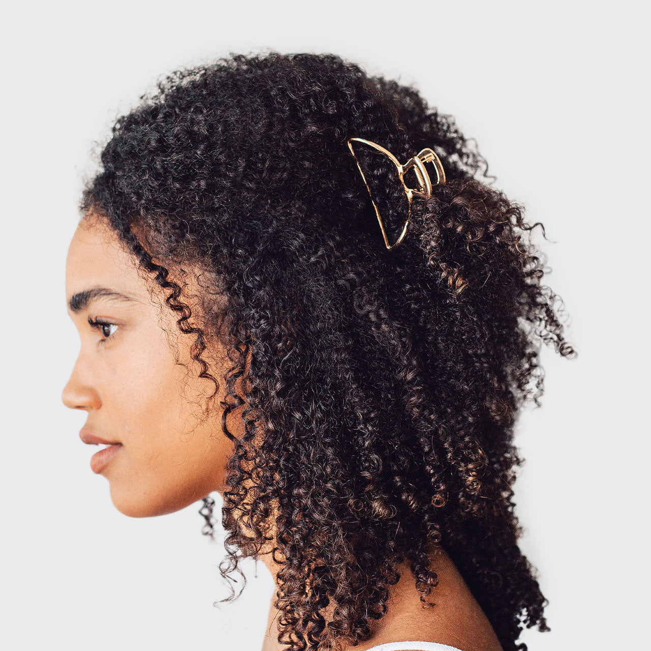 8431-Hair-lifestyle-openshape-clawclip-gold-1280x1280px